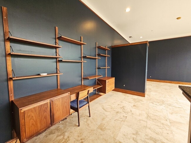 Photo - 1000 E M L King Blvd