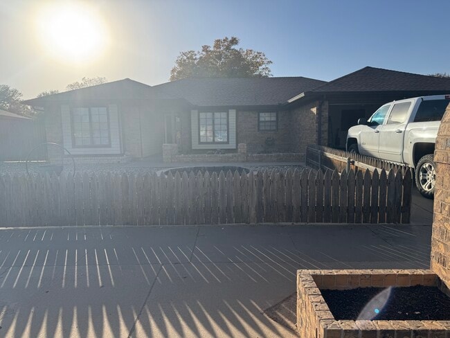 Building Photo - 8608 Geneva Ave