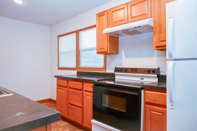 Photo - Huge 5 Bed 2 Bath Home for Rent! Great Loc...