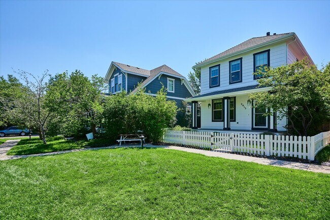 Photo - 2615 Elmira St