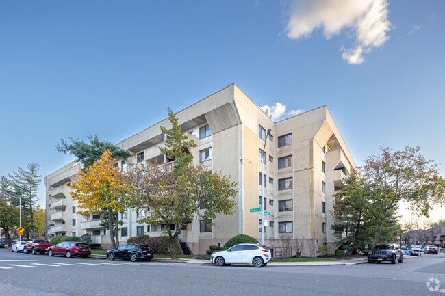 Photo - Elmwood Park Condominium II