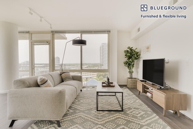 Photo - 8421 Broad St Unidad SI FL7-ID813