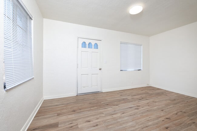 Photo - 1732 E Hedrick Dr Unidad 1730