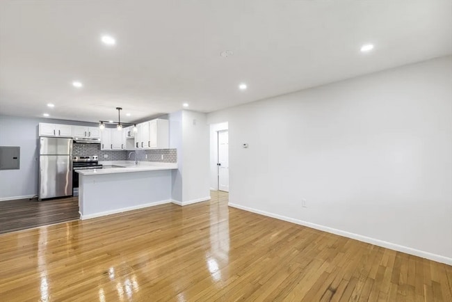 Building Photo - 400 Warburton Ave Unit 1