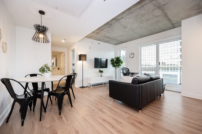 Building Photo - 1475 Rue St-Hubert