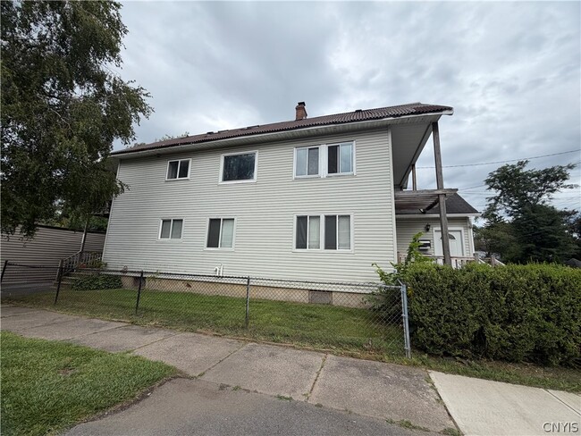 Building Photo - 1230 Thorn St