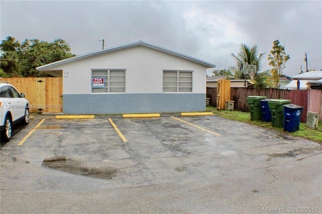 Building Photo - 719 SW 7th St