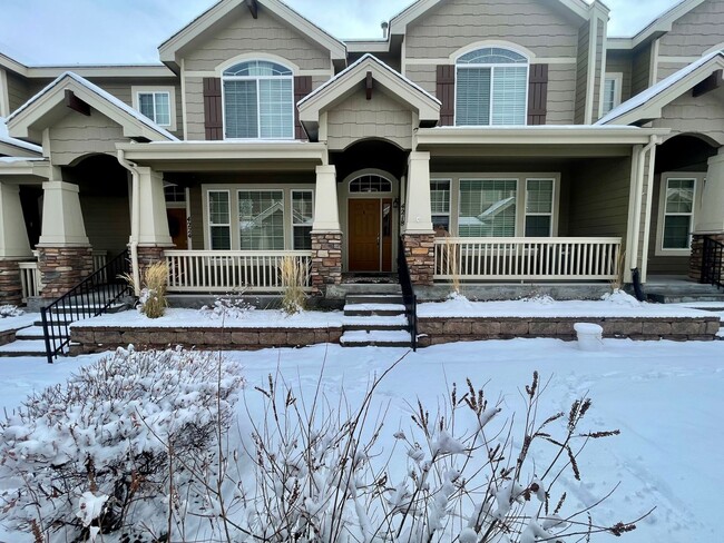 Building Photo - Modern Townhome