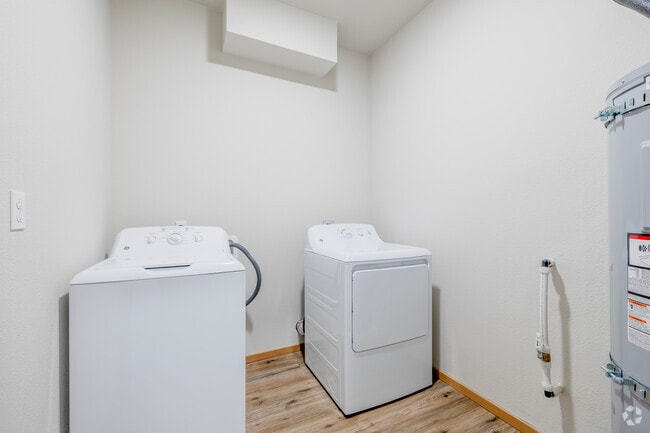 3BR, 2BA - 1,113SF - Laundry