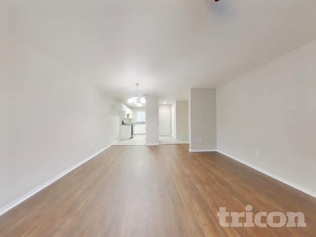 Photo - 902 Emily St