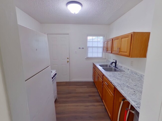 Photo - 1608 1/2 S Martinson Unit 1