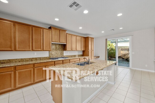 Photo - 3152 Overton Way