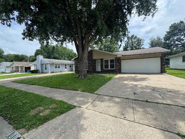 Building Photo - Home Sweet Home — 3 Bedroom with 2-Car Garage