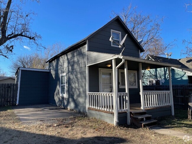 Building Photo - Charming 2 Story Home!