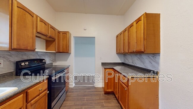 Photo - 1510 10th St W