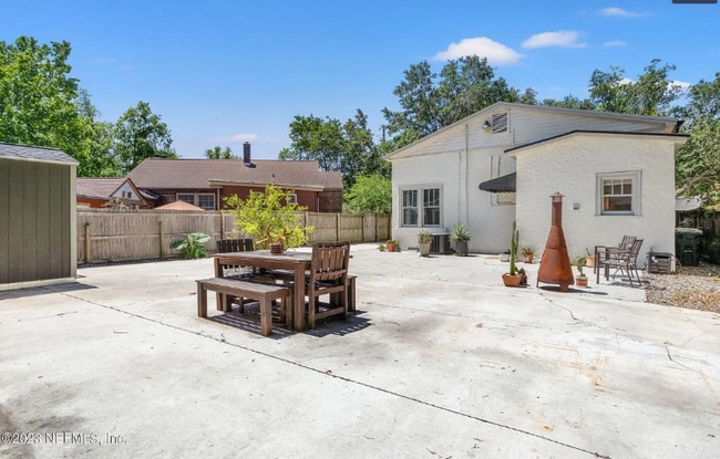 Photo - 615 Talbot Ave