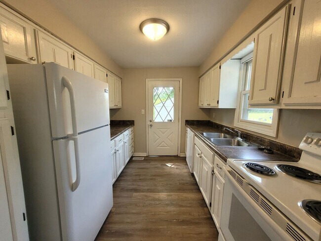 Photo - Cozy two bedroom home, pet friendly!