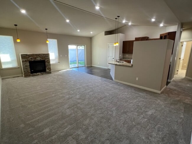 Photo - Beautiful 4 bed/2 bath home in excellent location, with a 3 car garage!