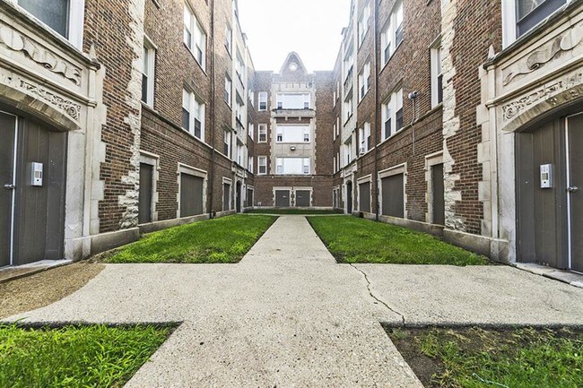 Photo - 8251 S Ellis Ave