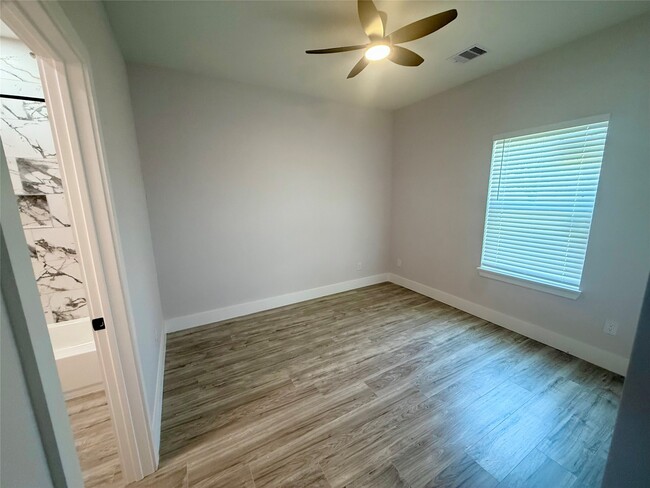 Photo - 9508 Quaker Ct