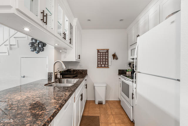Photo - 304 E Surfside Dr