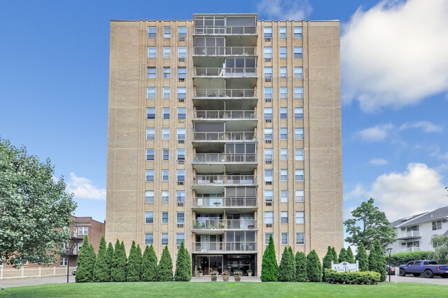 Building Photo - 65 Glenbrook Rd Unit 1H Rental