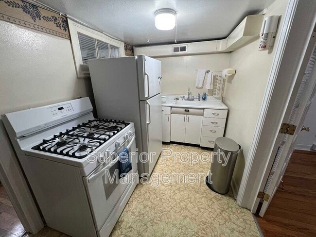 Photo - 104 W Pershing Blvd