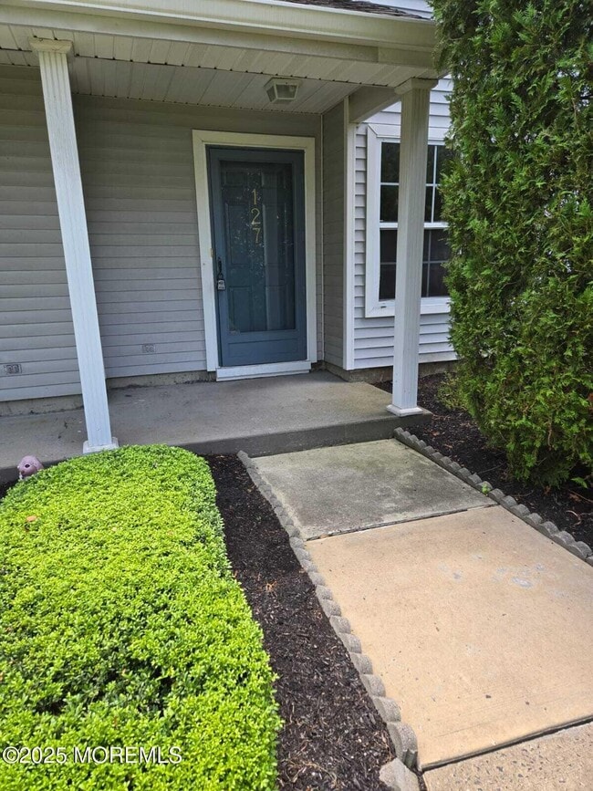 Building Photo - 127 Wellington Ct Unit 3-7 Rental