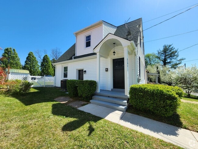 Building Photo - 2 Bedroom || 1 Bathroom House - Newly Reno...