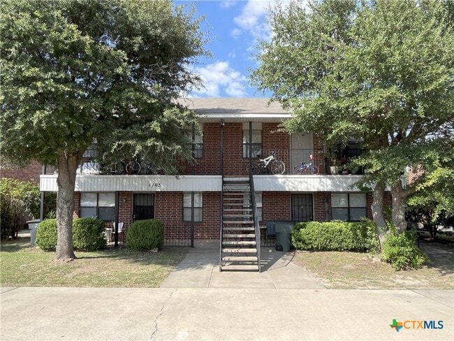 Building Photo - 1103 Circle M Dr Unit B
