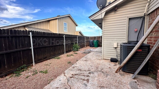 Photo - 6715 Lyrewood Ln