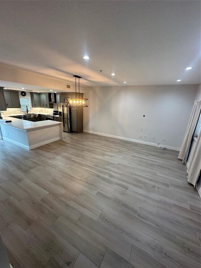 Photo - 445 NE 1st St