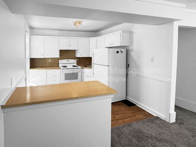 Photo - 617 Fulton St E