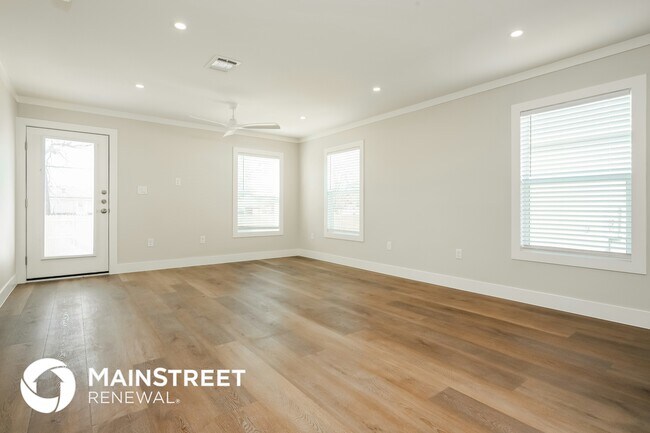 Photo - 2104 Belzise Terrace