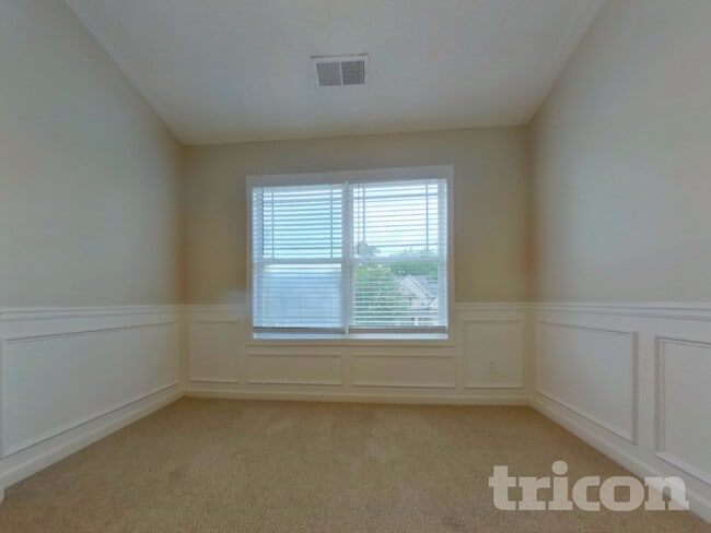 Photo - 611 Hemlock Ct