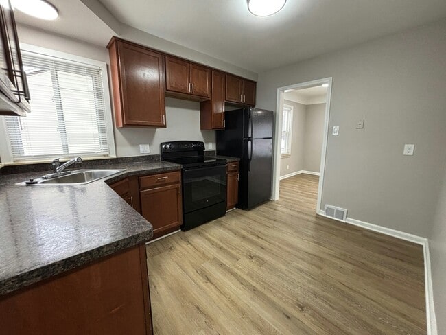 Photo - 31045 Marquette St