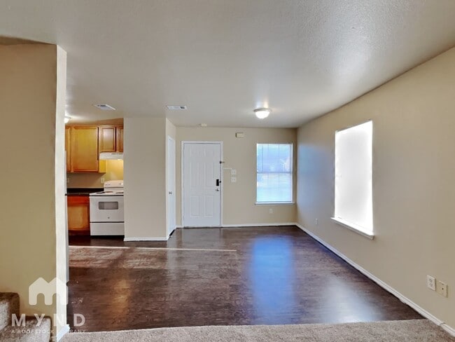 Photo - 314 Queens Ct N
