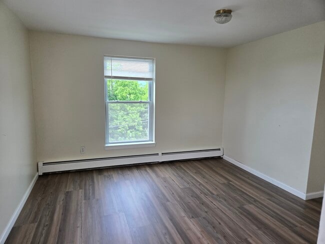 Building Photo - 131 N Clinton St Unit 3