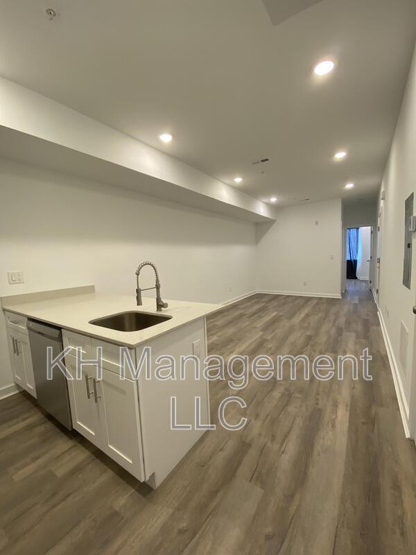 Building Photo - 667 N 52nd St Unit 2 Rental