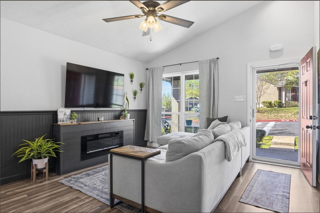 Photo - 1015 E Yager Ln Unit 134