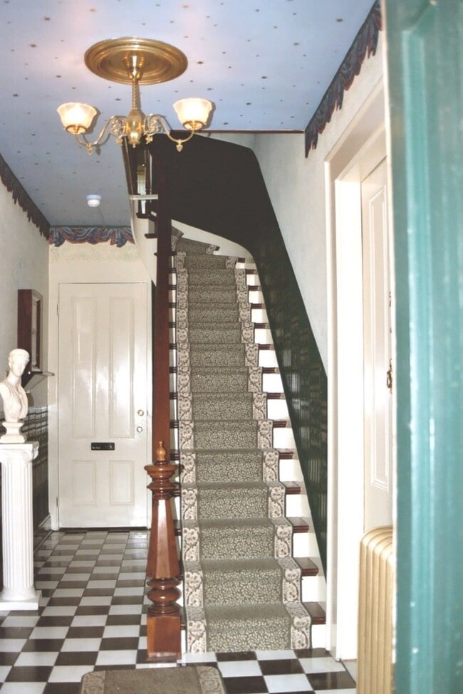 Photo - 1316 E 10th St