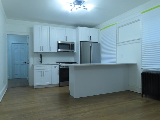 Building Photo - 348 Boyden Ave Unit 4