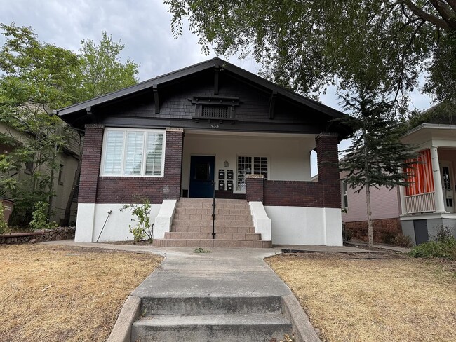 Building Photo - 433 S Douglas St Unit 3