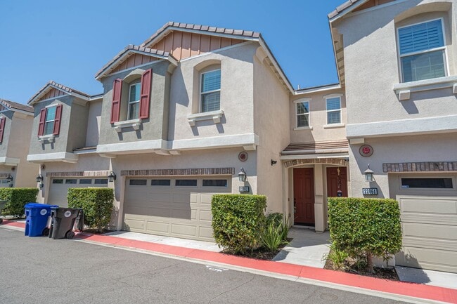 Building Photo - COMING SOON! Beautifully Remodeled 3-Bedro... Rental