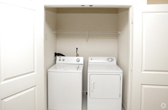 2BR, 2BA - 1094 SF