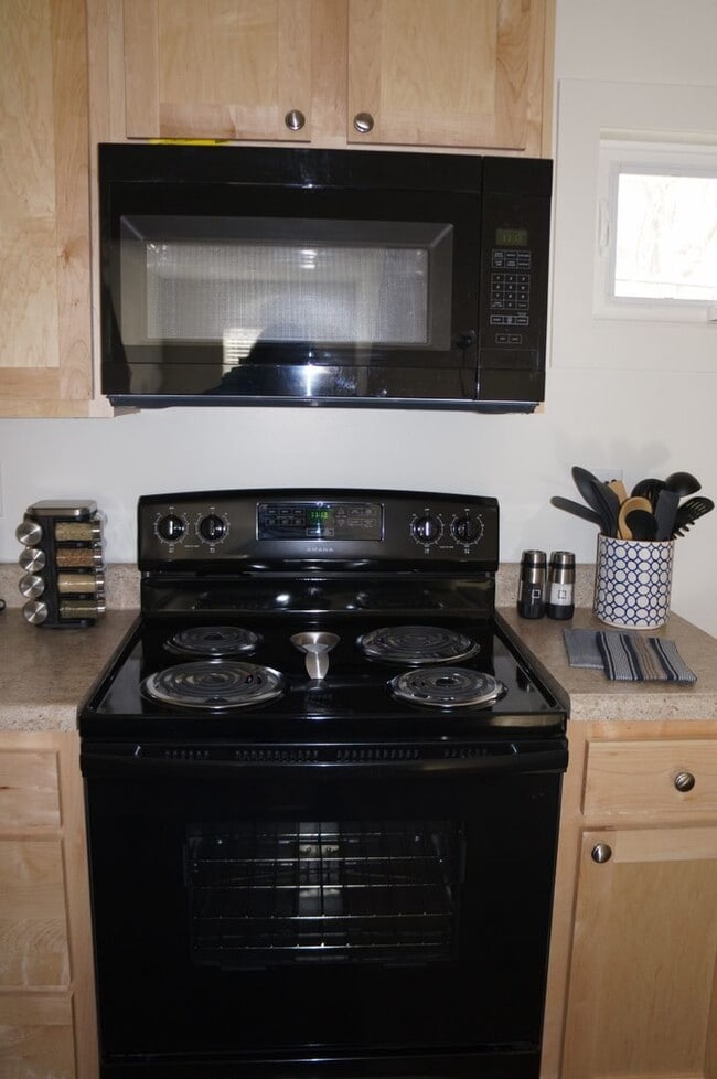 Photo - 305 E Wylie St