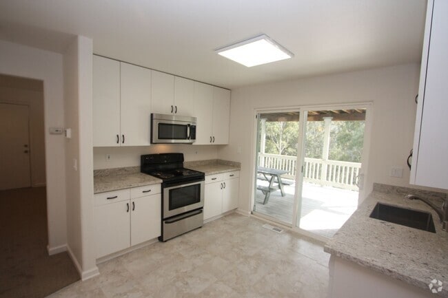 Building Photo - Outside Leasing - 10 Andorra Ct Unit 10 Andorra Ct Rental