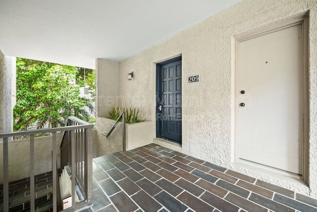 Photo - 2666 Tigertail Ave Unidad Apartment 209