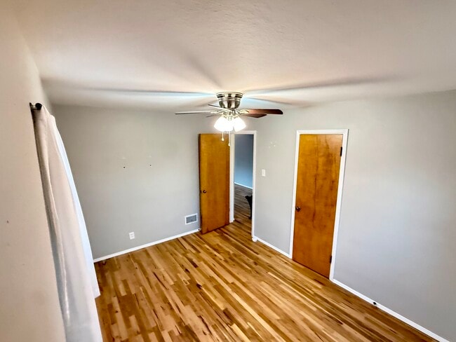 Photo - 843 Judson St