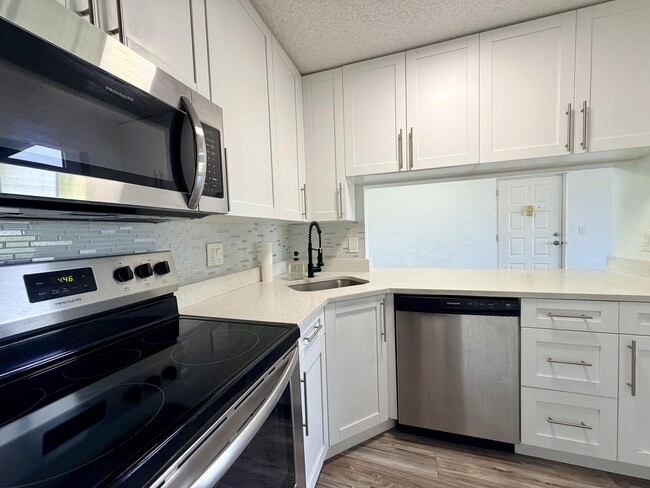Building Photo - 616 Sea Pine Way Unit C3